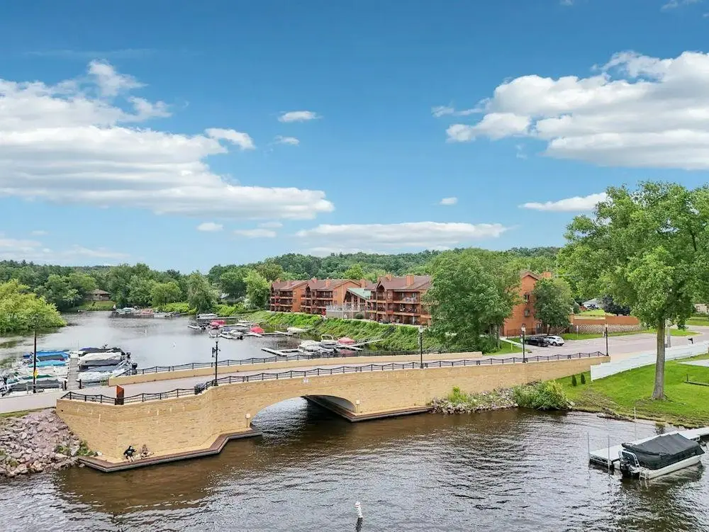 Photo of Listing #2007010