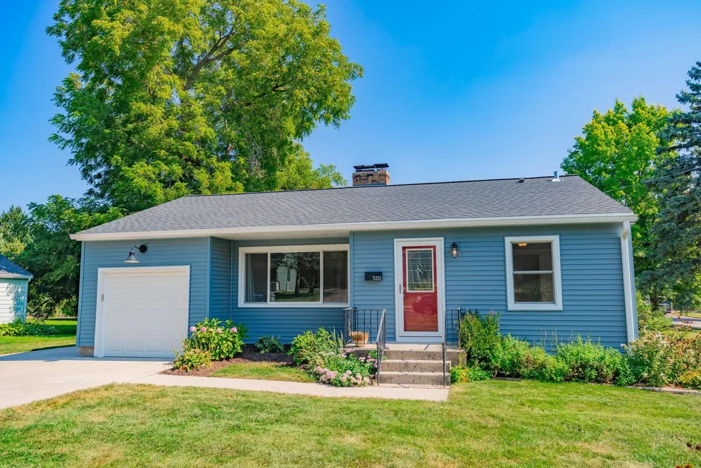 5212 Midmoor Road, Monona