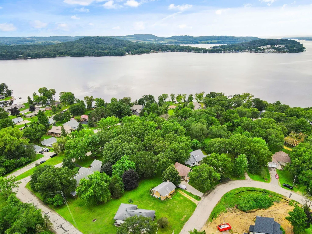 W11091 Lake View Drive, Lodi