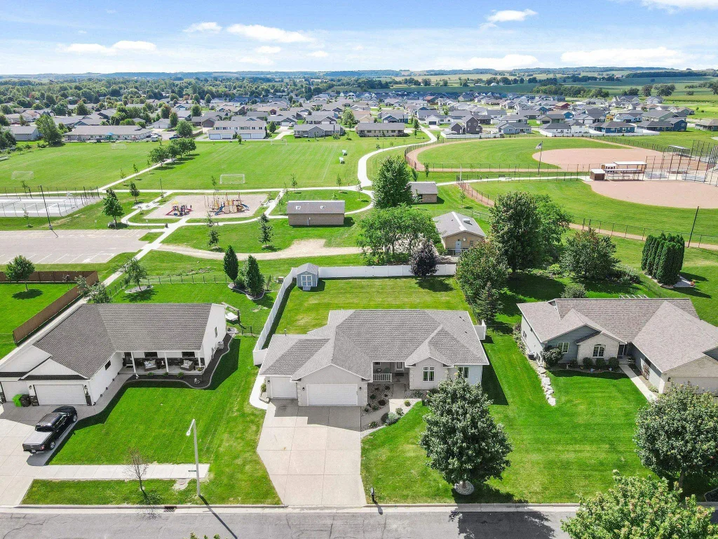 665 Hillside Court, Evansville