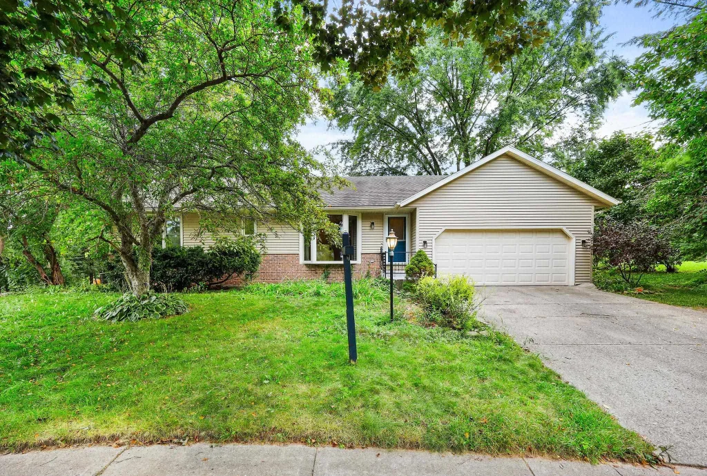 5 Hoff Court, Madison