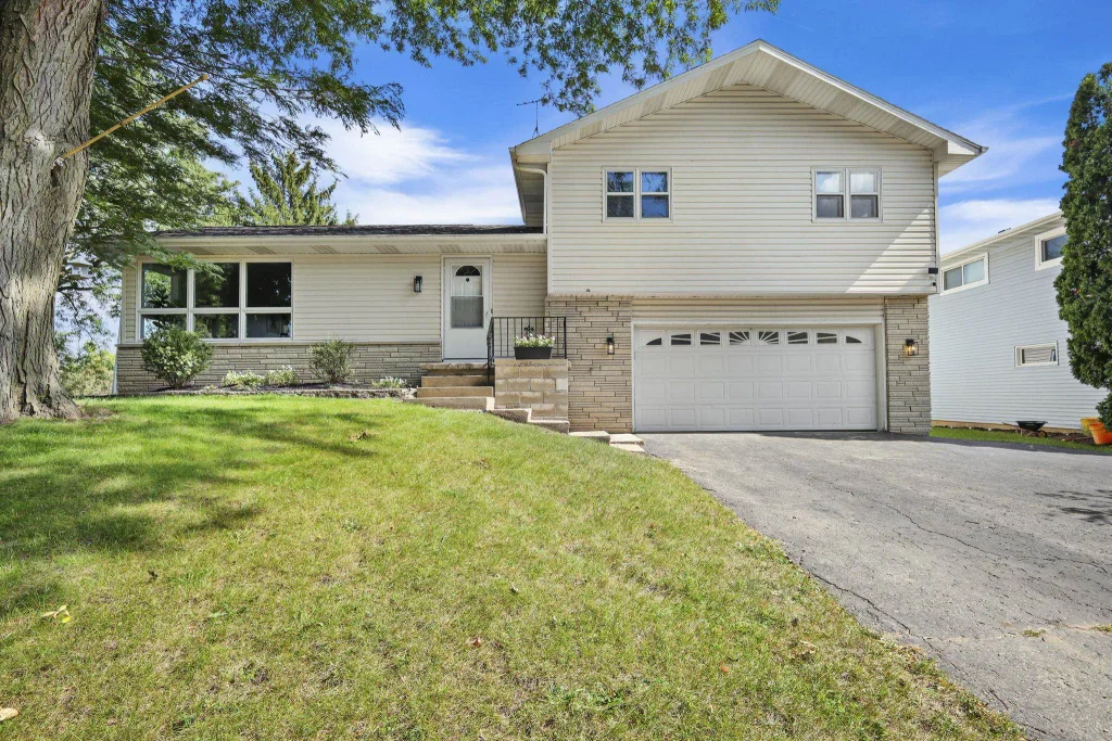 2701 Victoria Lane, Madison