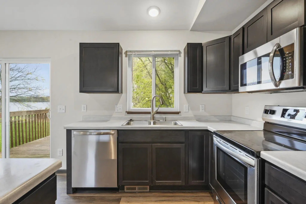 930 Waters Edge Court, Marshall