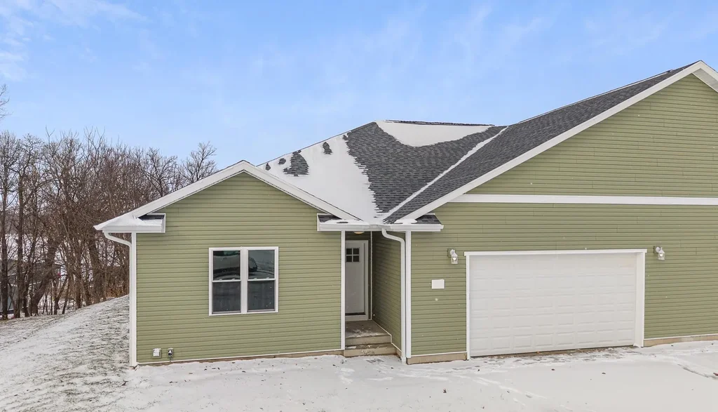 690 N Main Street, Fall River