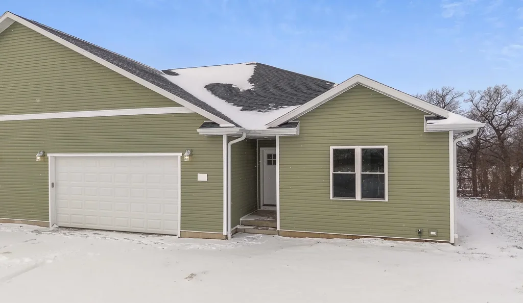 692 N Main Street, Fall River