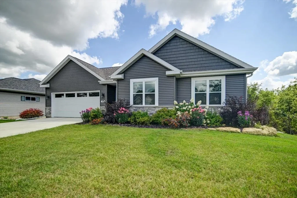 901 Brookview Trail, Mount Horeb
