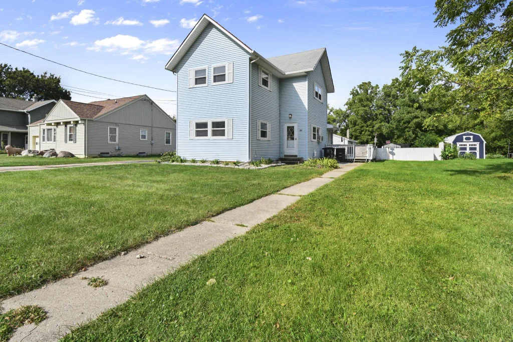 526 Greenman Street, Milton