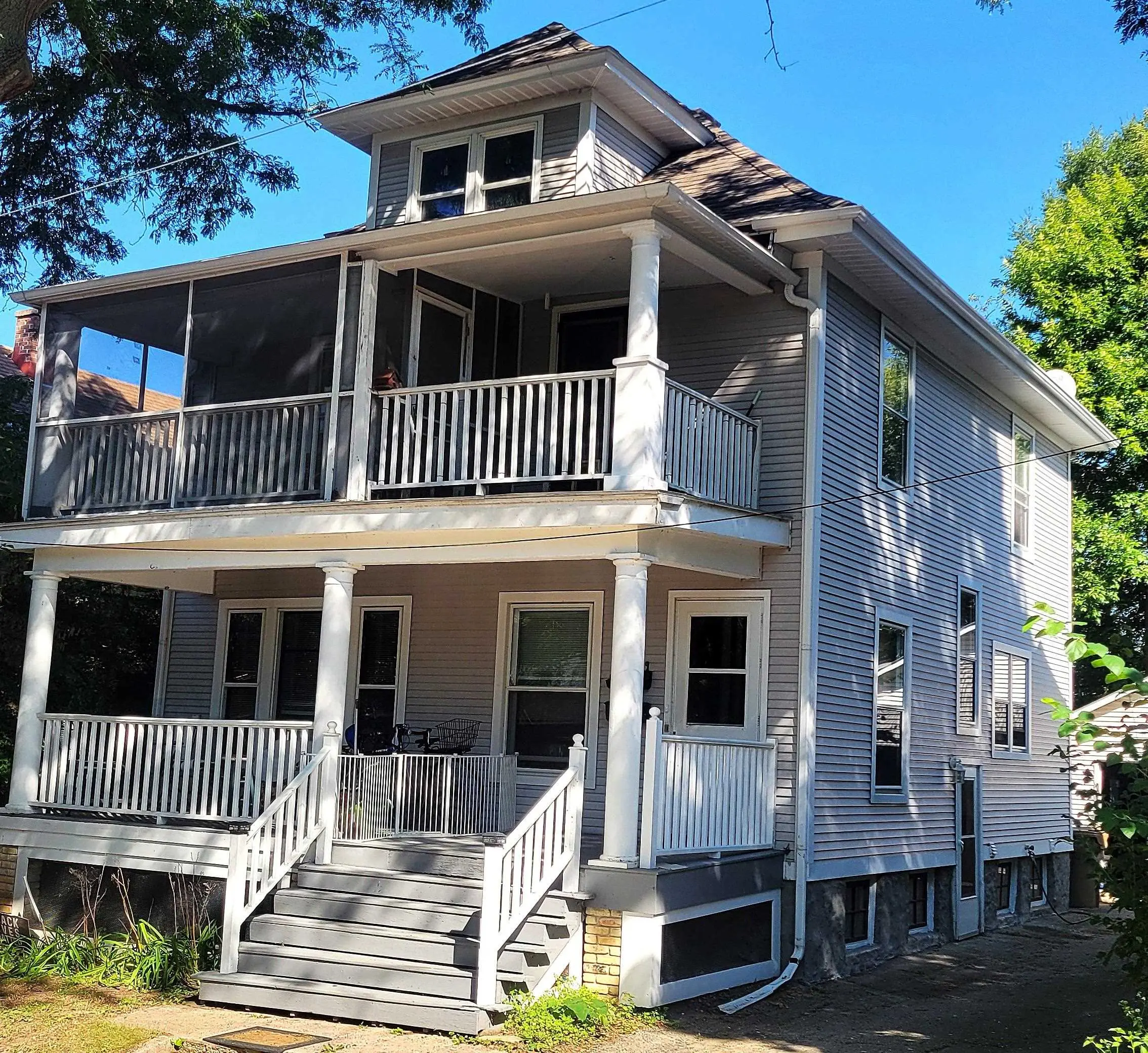 Photo of Listing #2008117