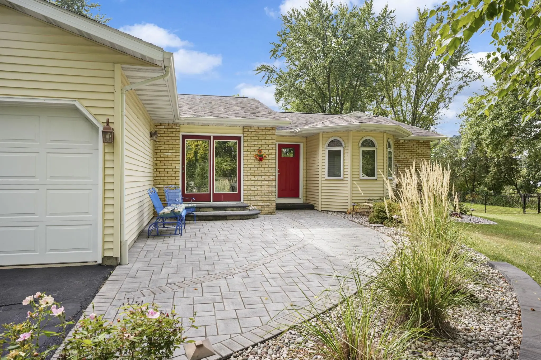 Photo of Listing #2008126