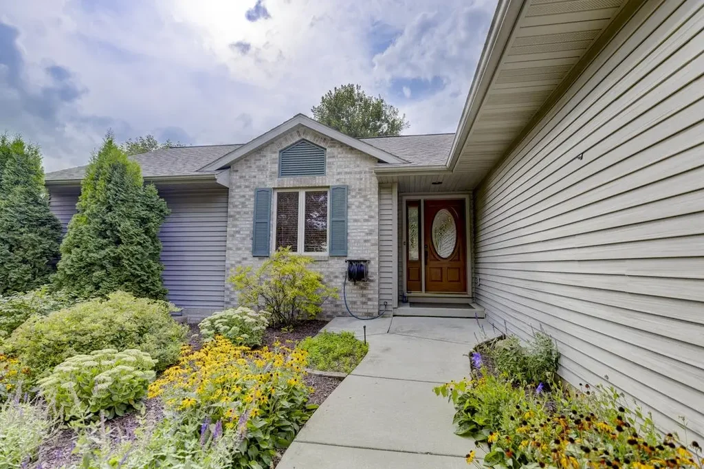 407 Nightingale Lane, Cottage Grove