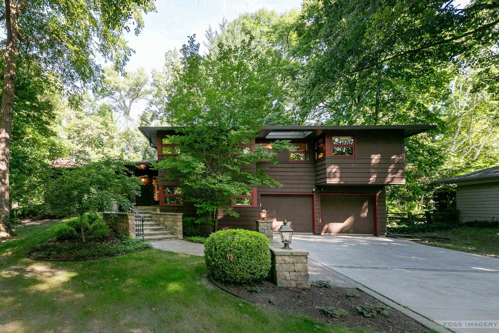 810 Woodward Drive, Madison