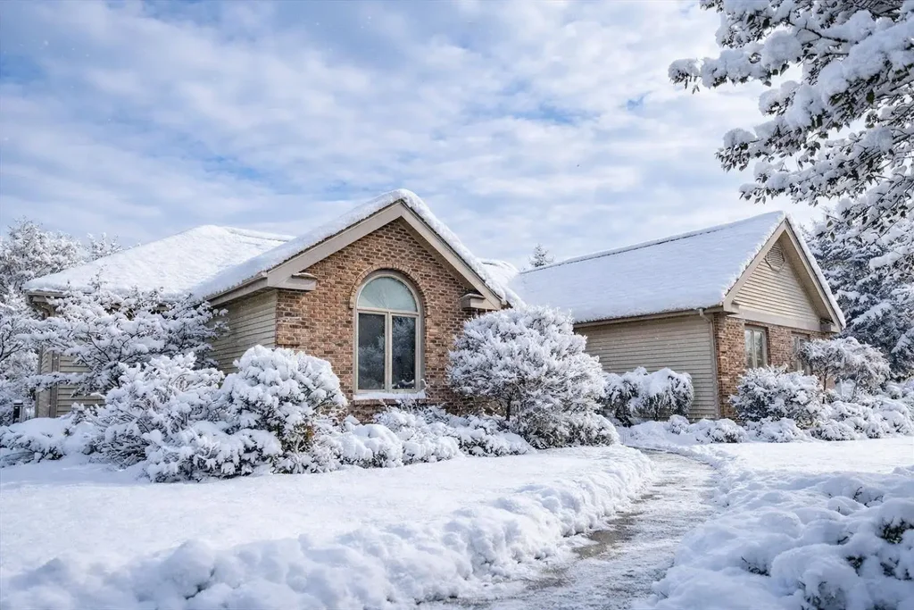 5834 Persimmon Drive, Fitchburg