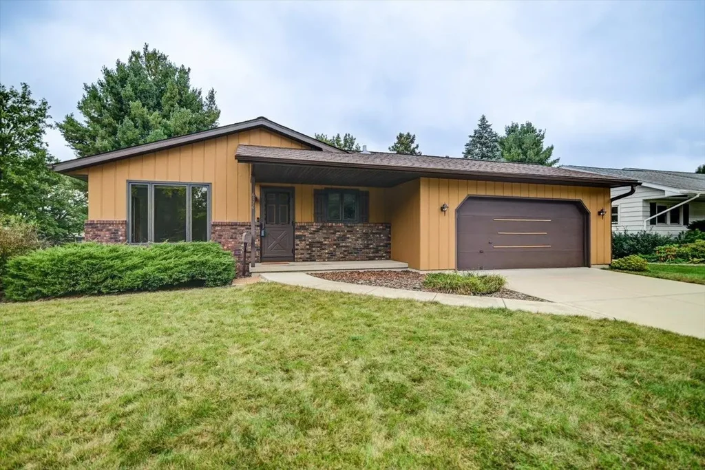 6720 Hubbard Avenue, Middleton