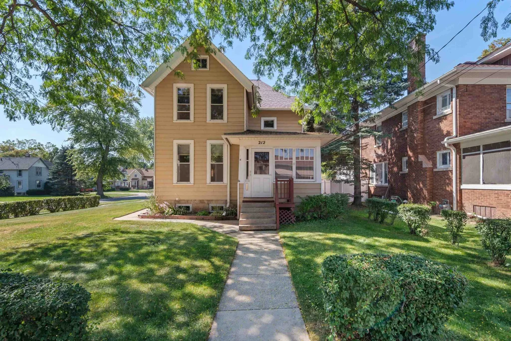 212 S Vita Avenue, Beaver Dam