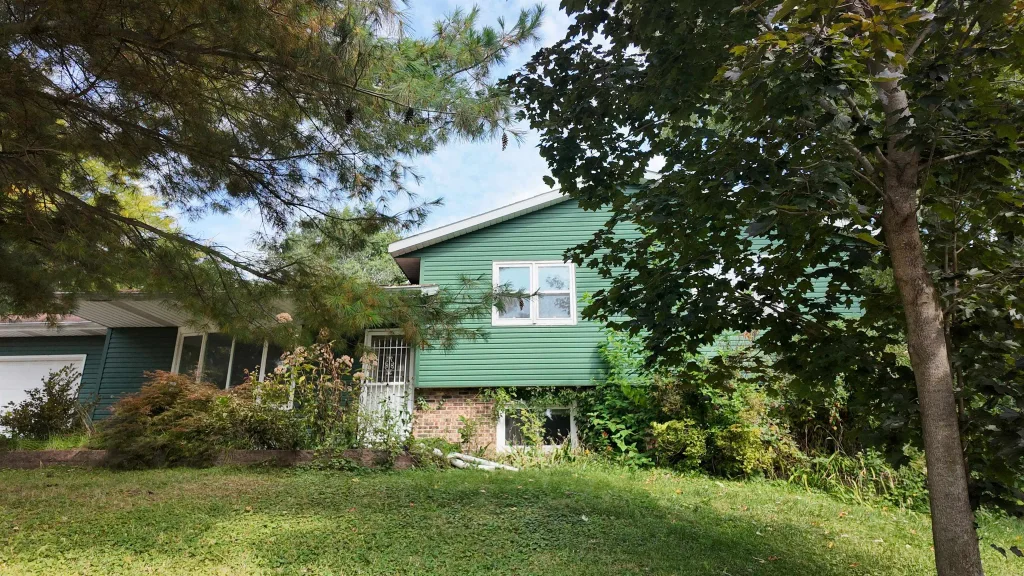 207 Holman Road, Deerfield