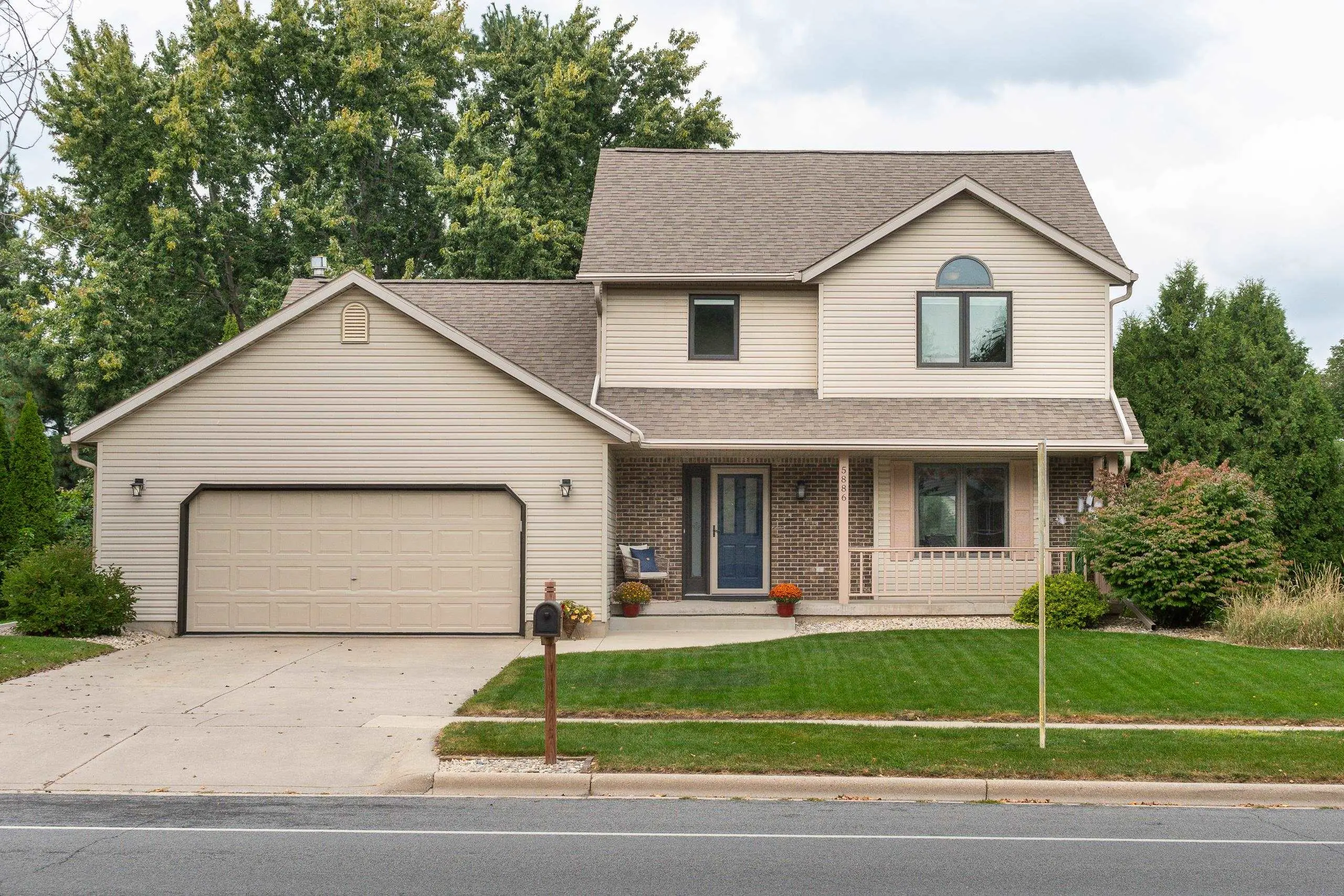 Photo of Listing #2009247