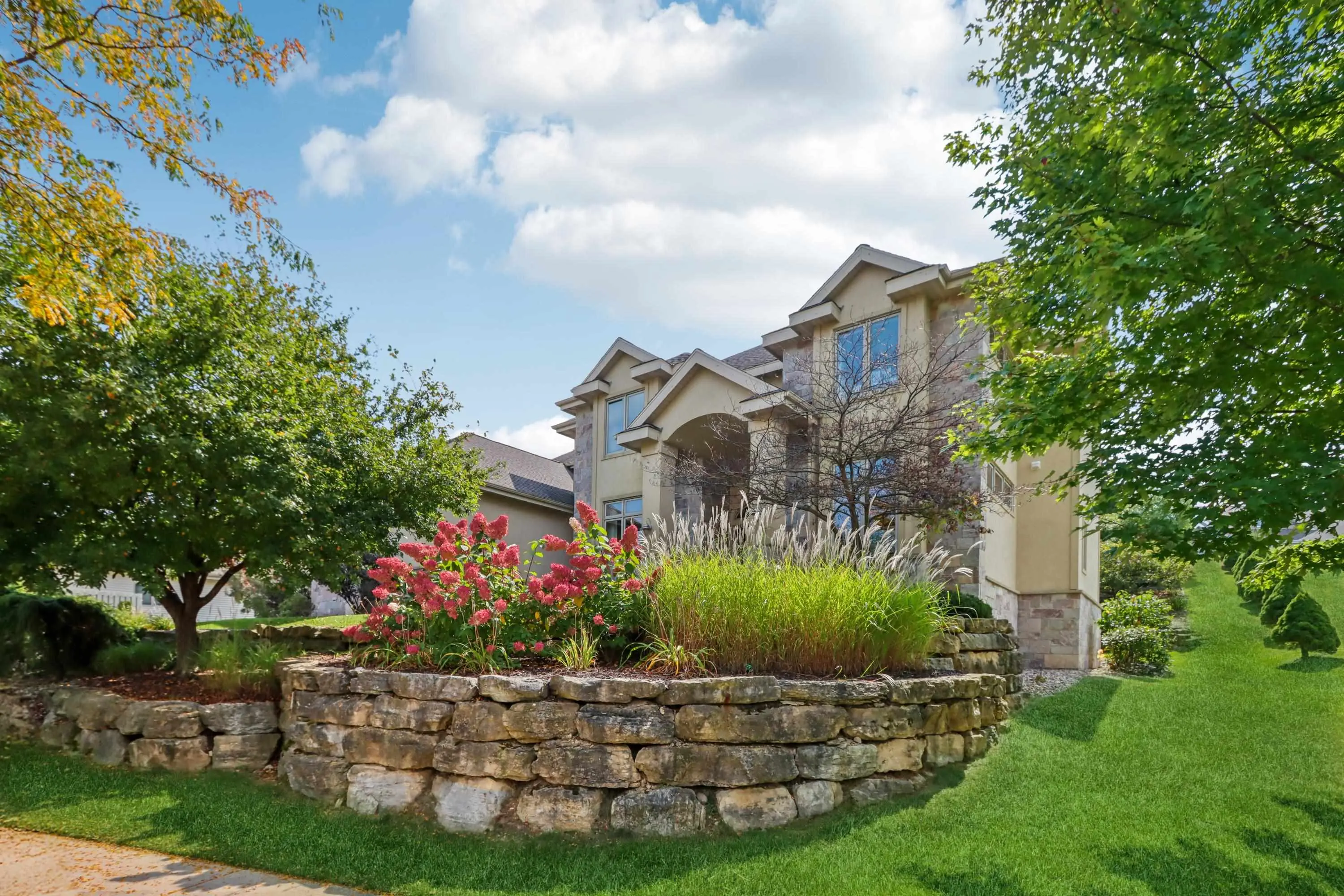 Photo of Listing #2009380