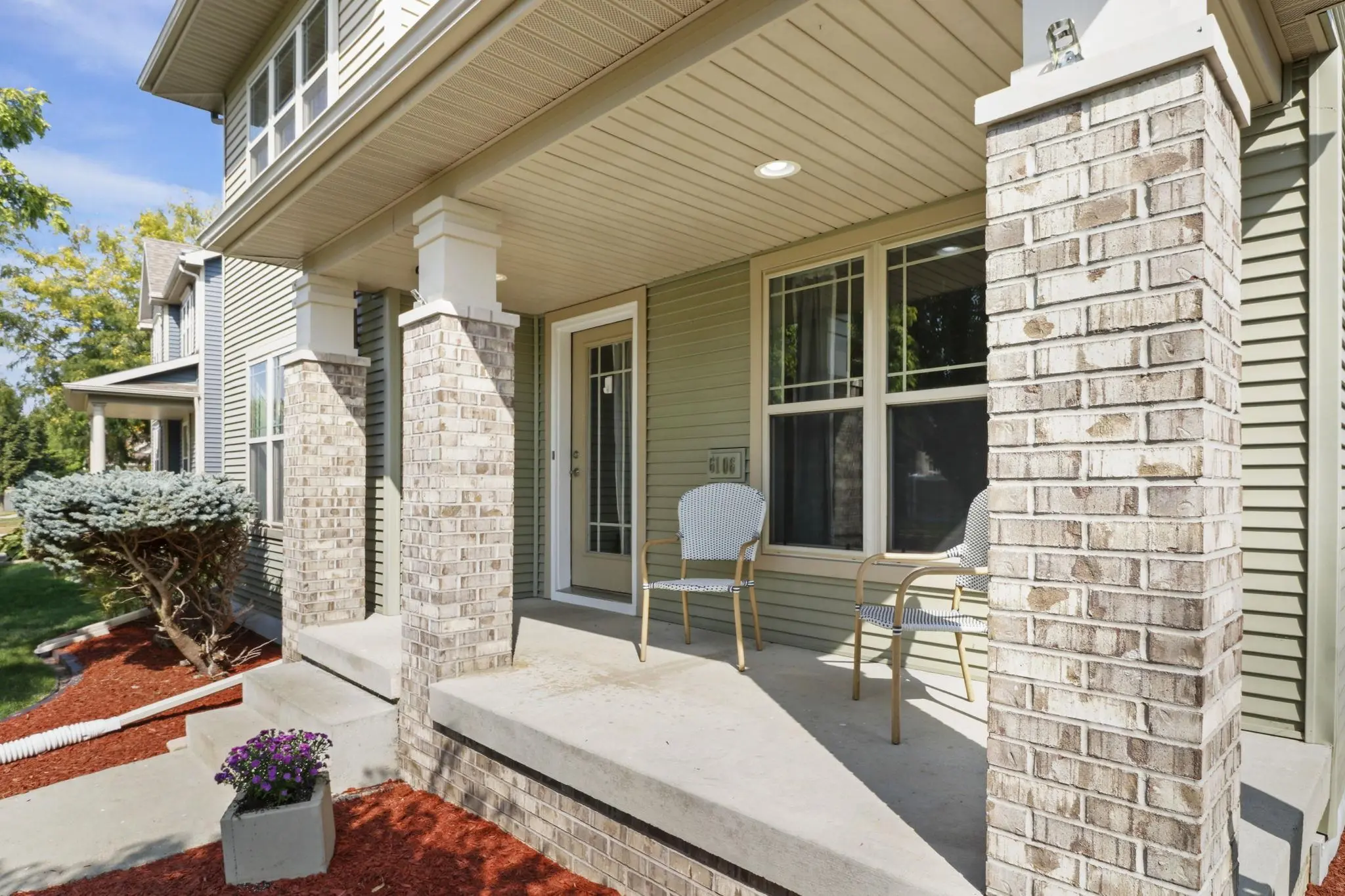 Photo of Listing #2009381