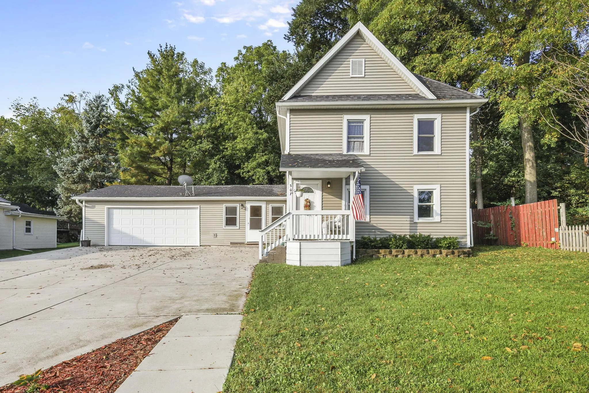 Photo of Listing #2009417