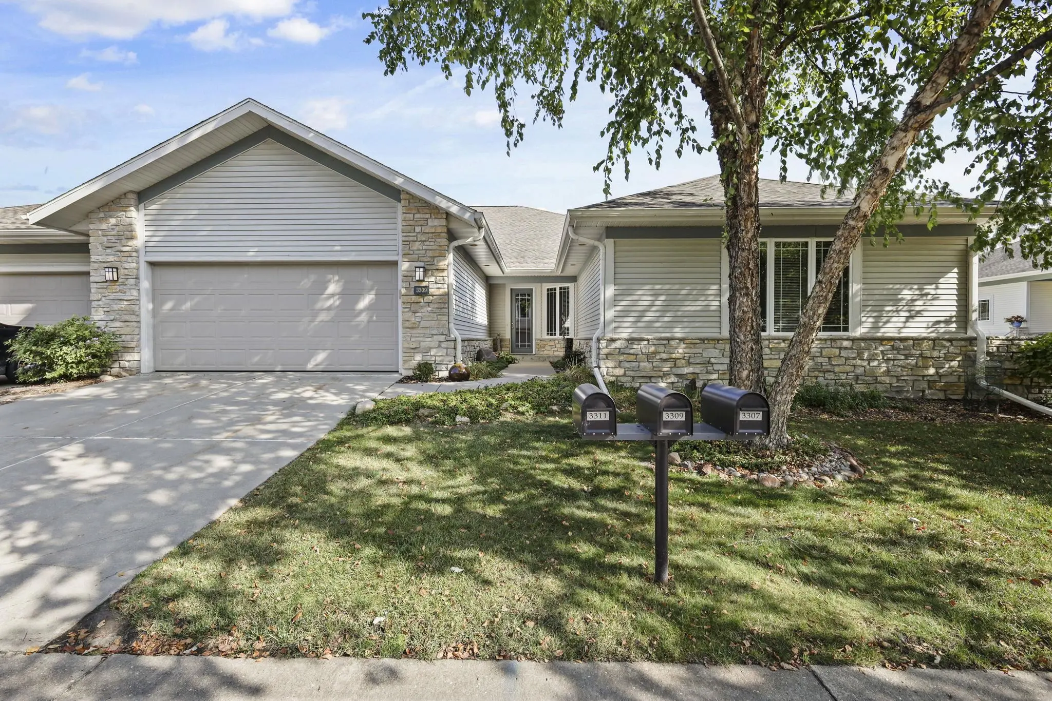 Photo of Listing #2009490