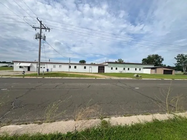 1055 & 1057 Silver Lake Drive, Portage