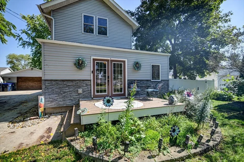 742 Hubbell Street, Marshall