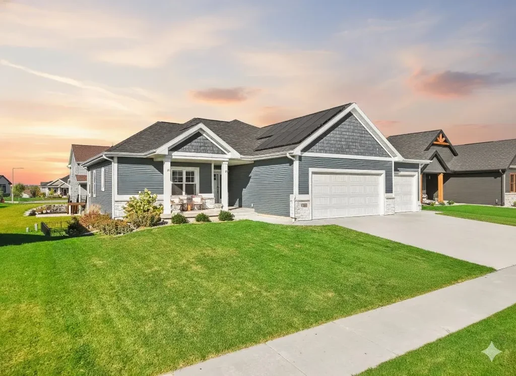 6561 Vista Valley, Windsor