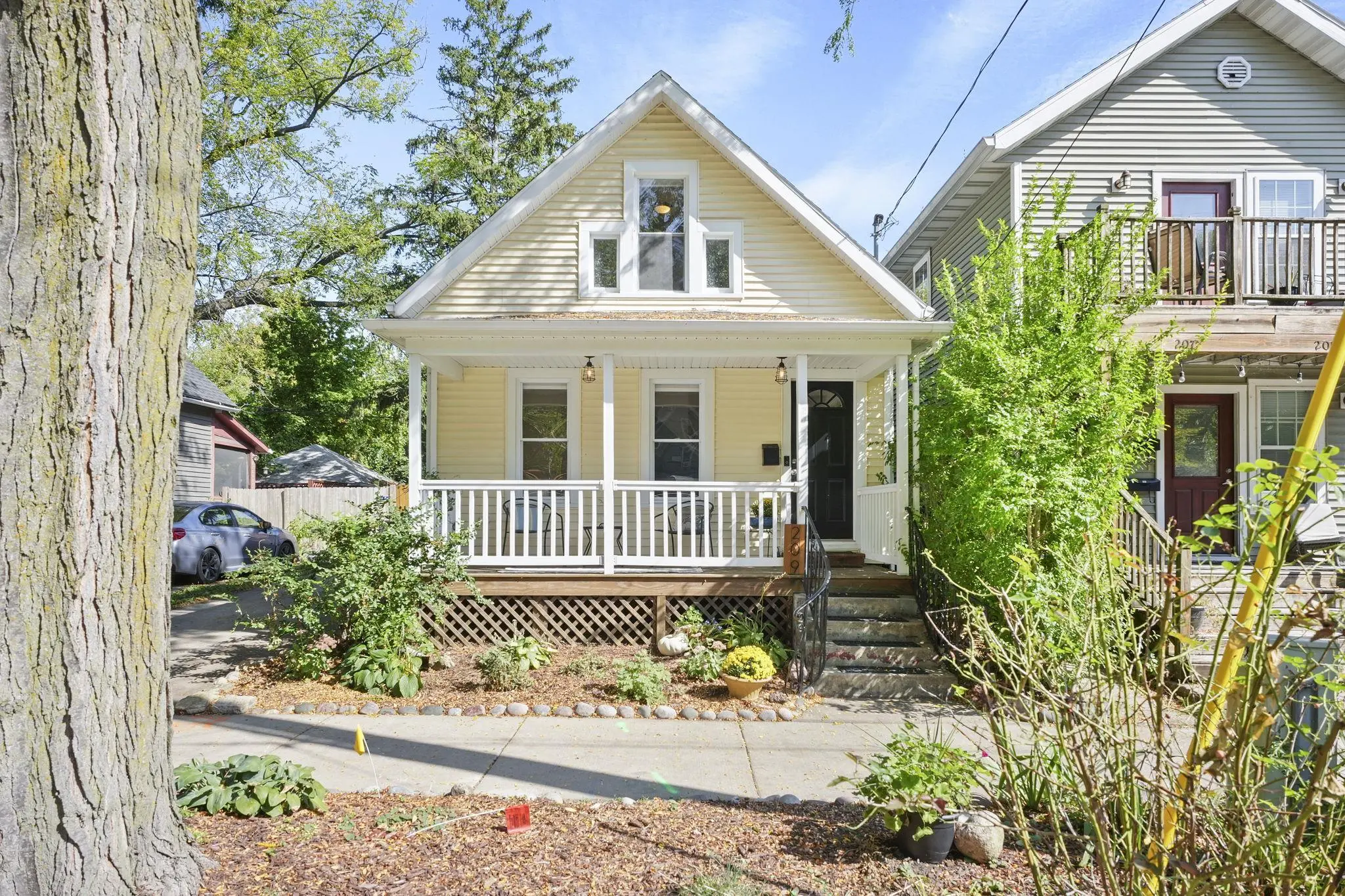 Photo of Listing #2009833