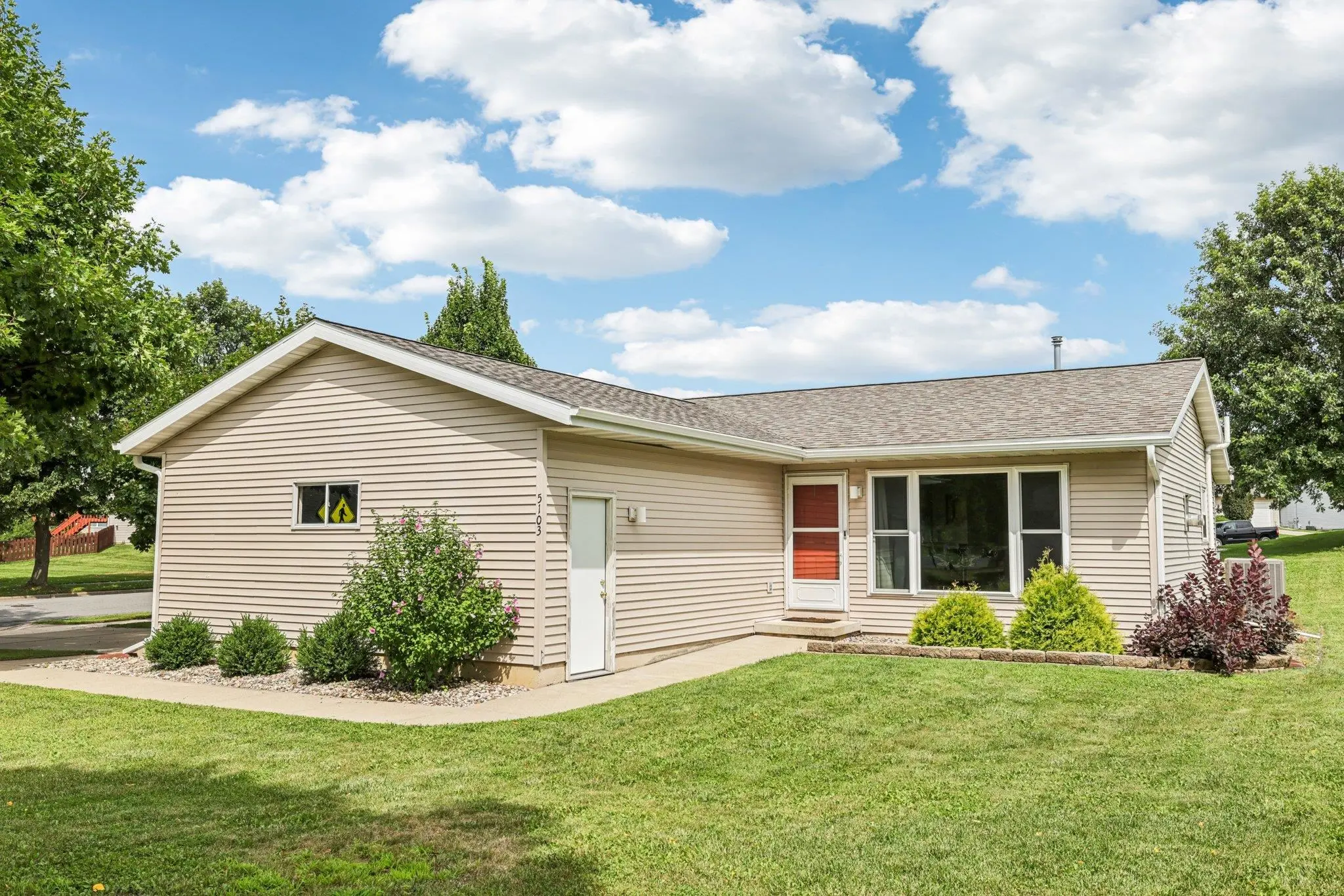 Photo of Listing #2009838