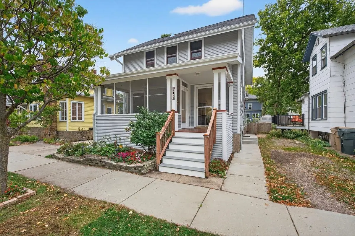 Photo of Listing #2009869