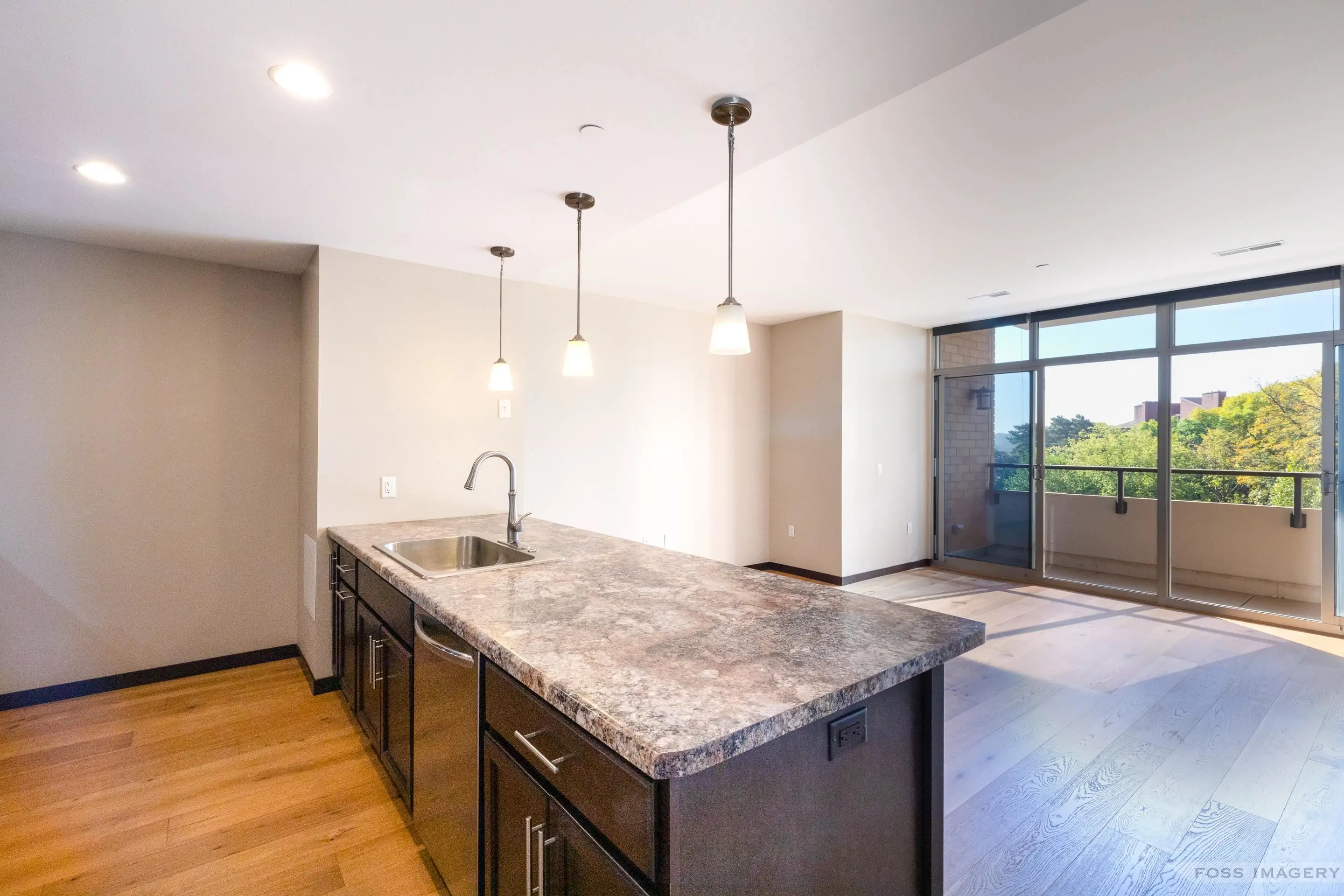 Photo of Listing #2009887