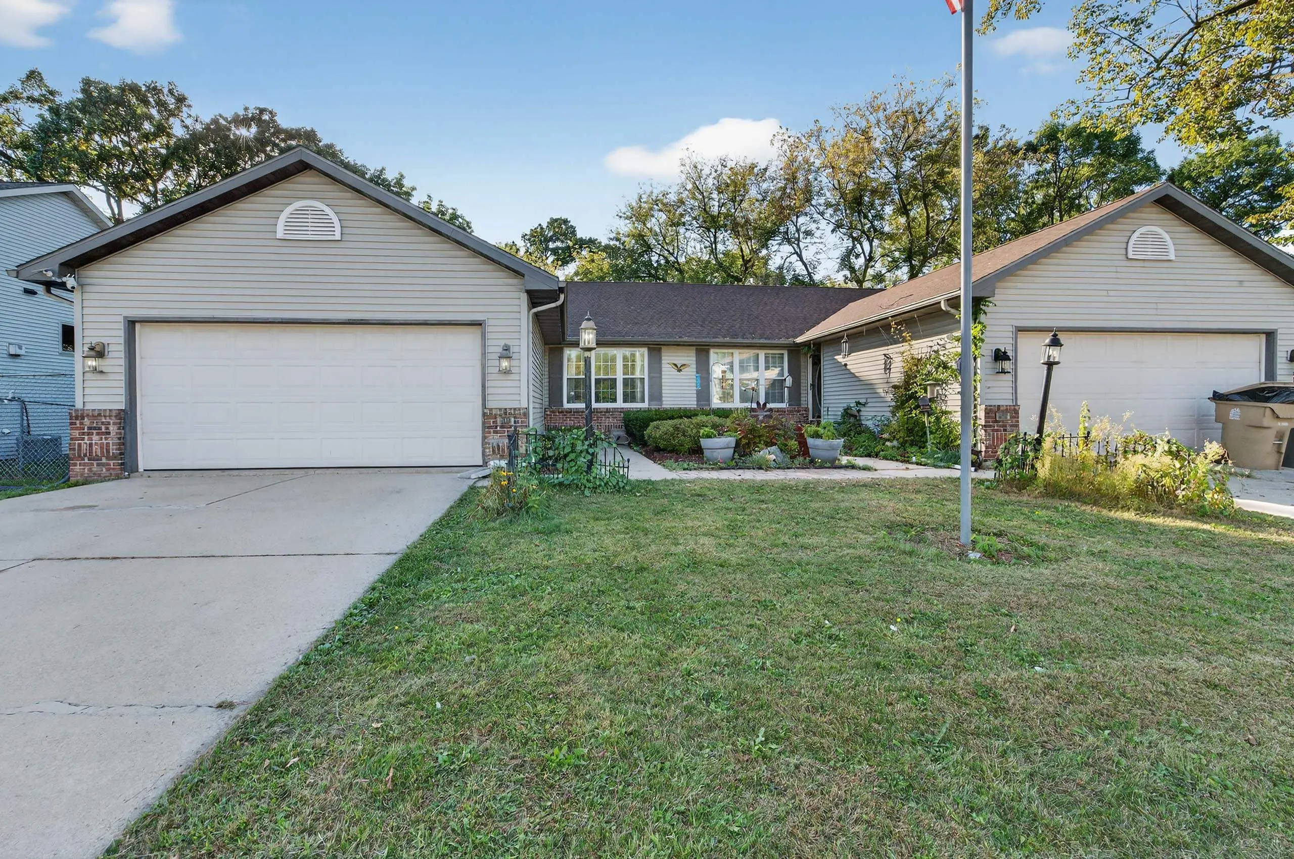 Photo of Listing #2009906