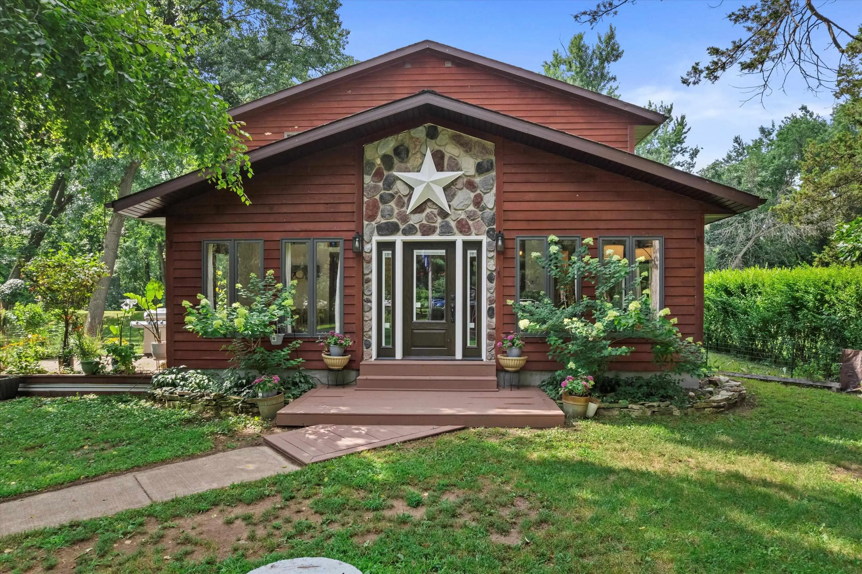 Photo of Listing #2009975