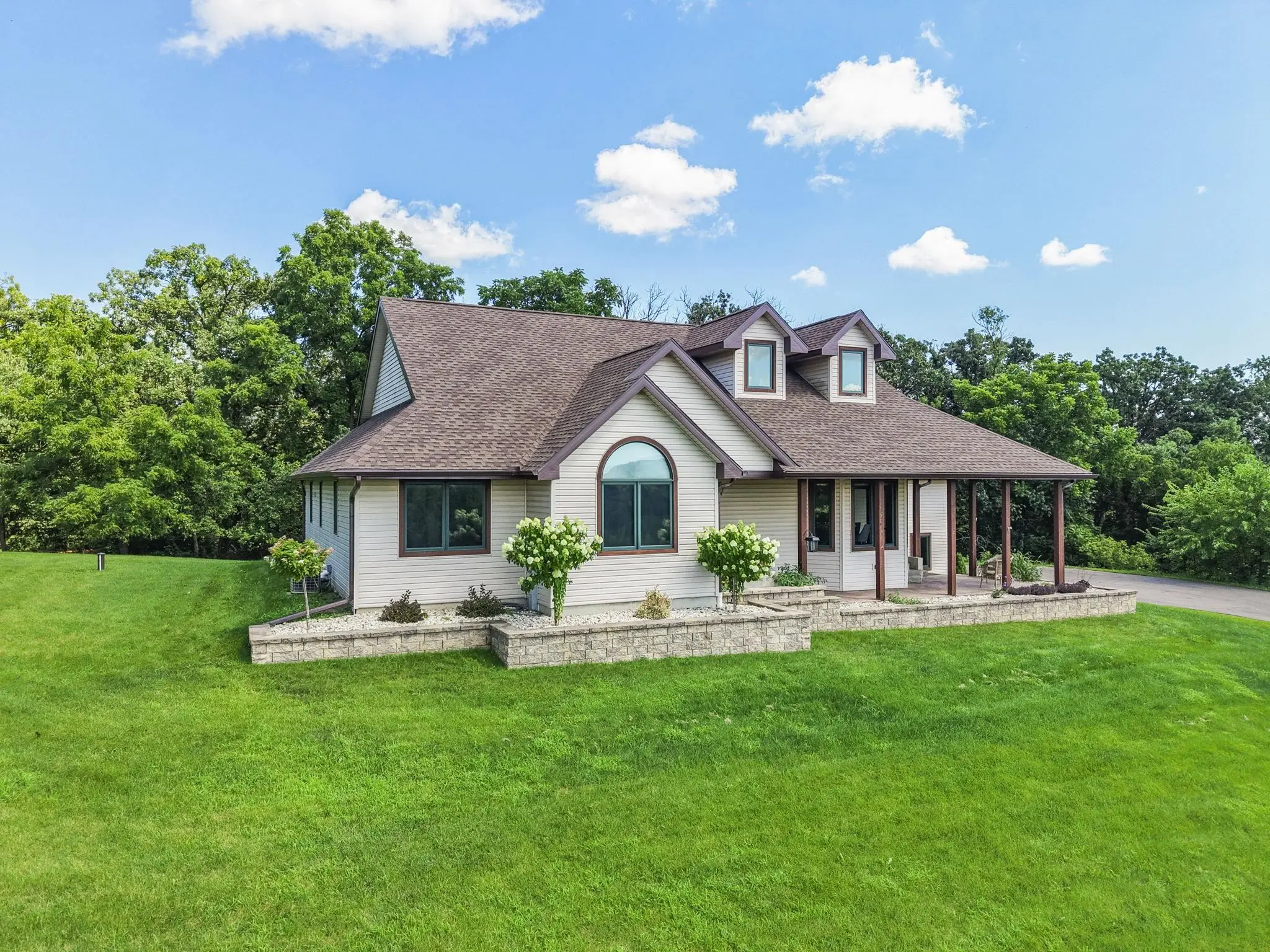 Photo of Listing #2009993