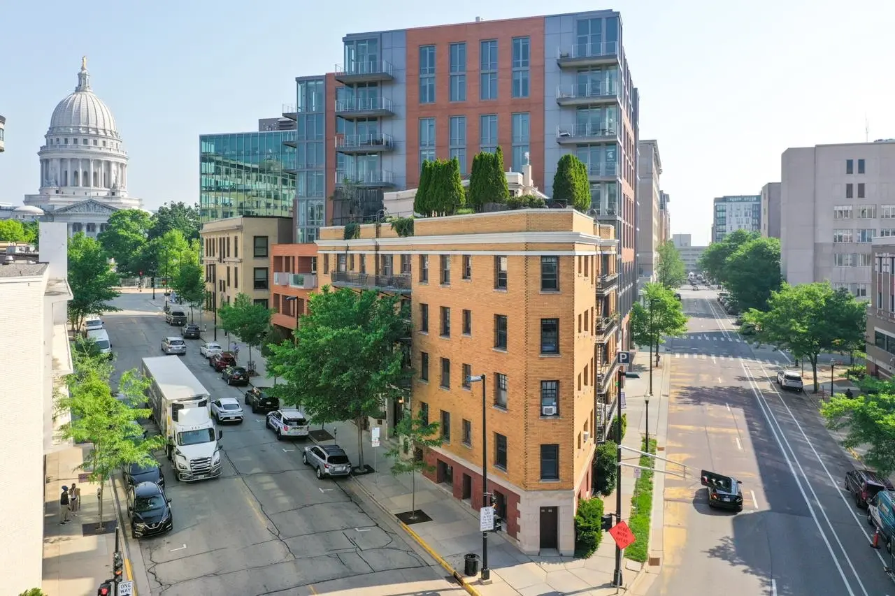 Photo of Listing #2010073