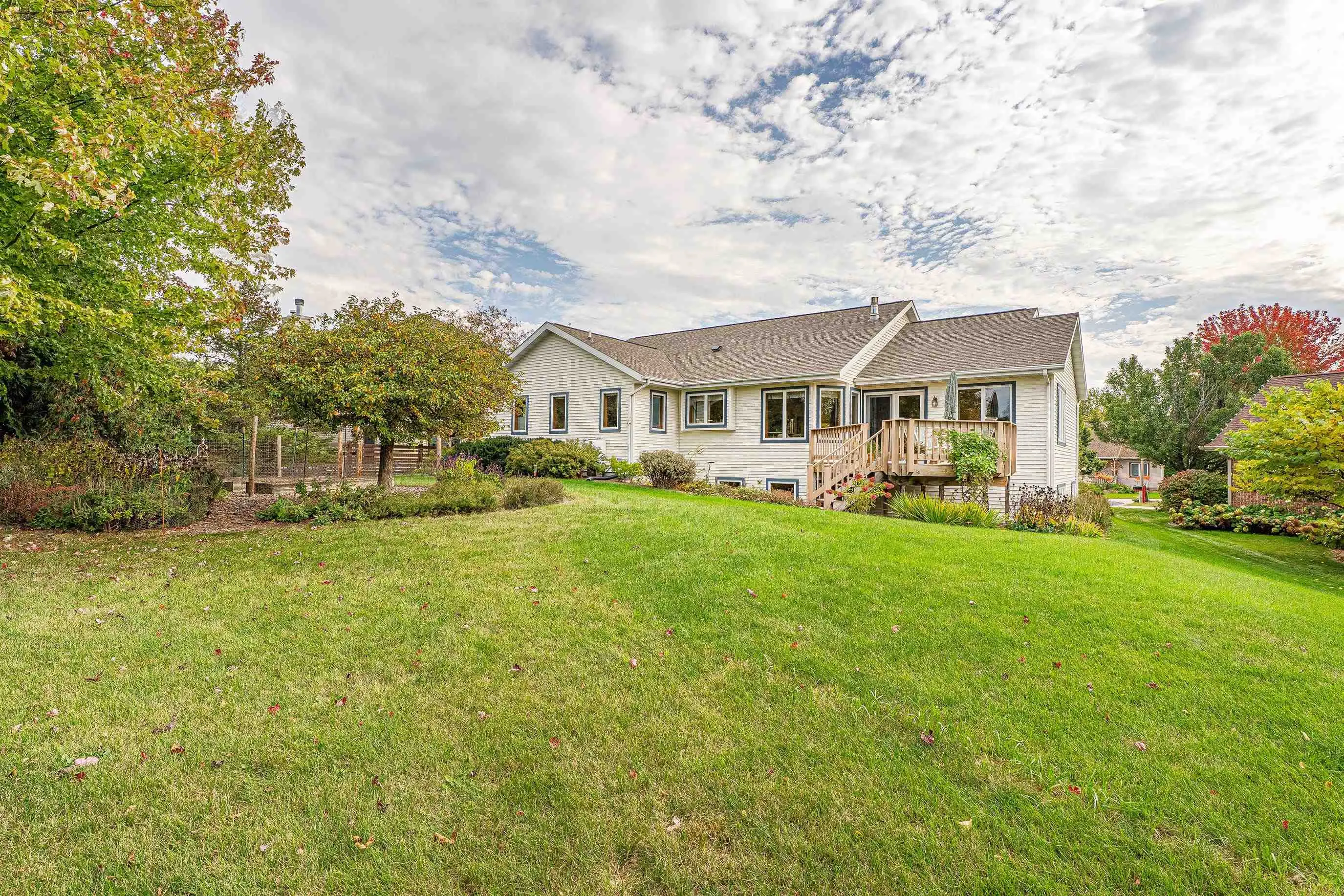 Photo of Listing #2010074