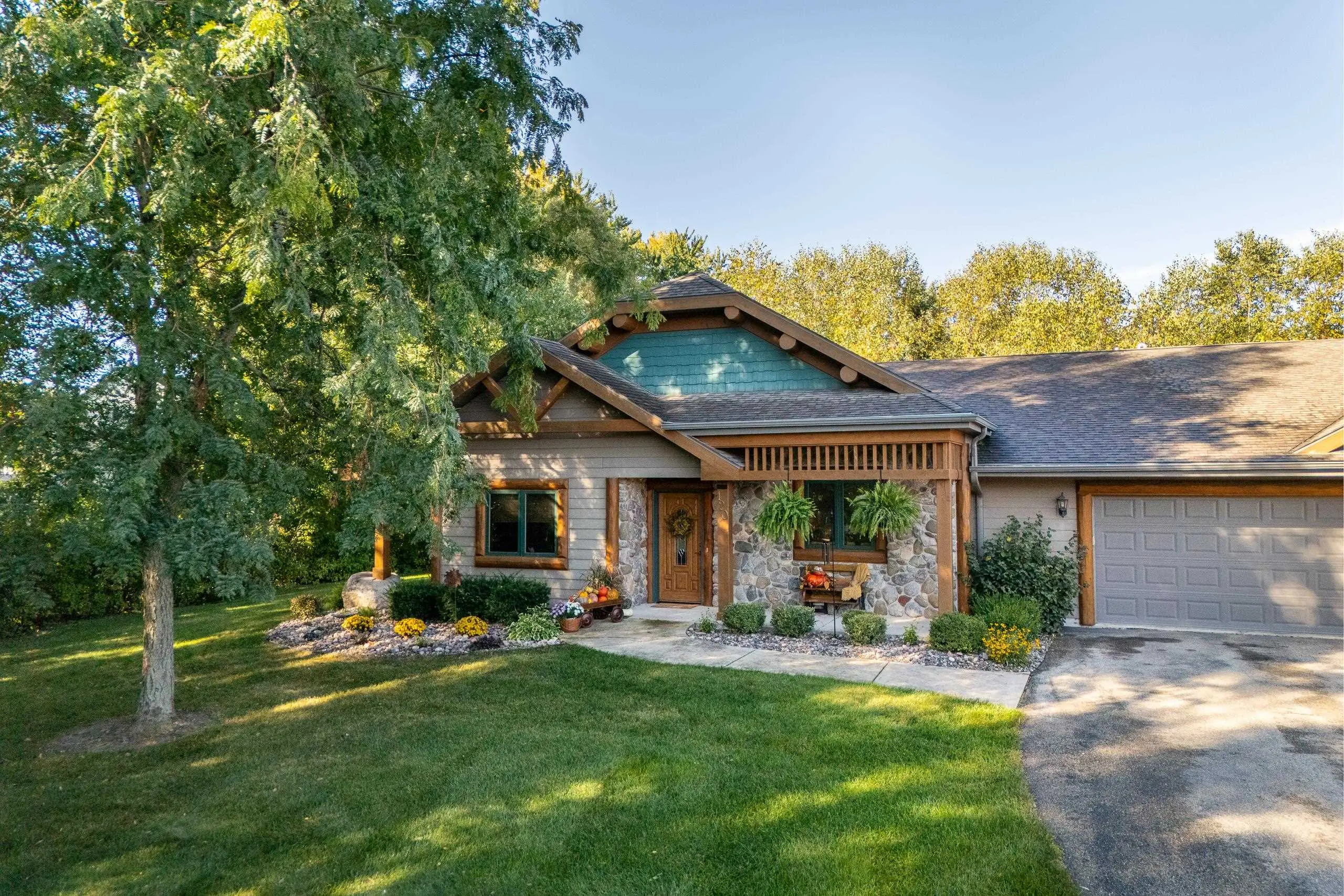 Photo of Listing #2010197