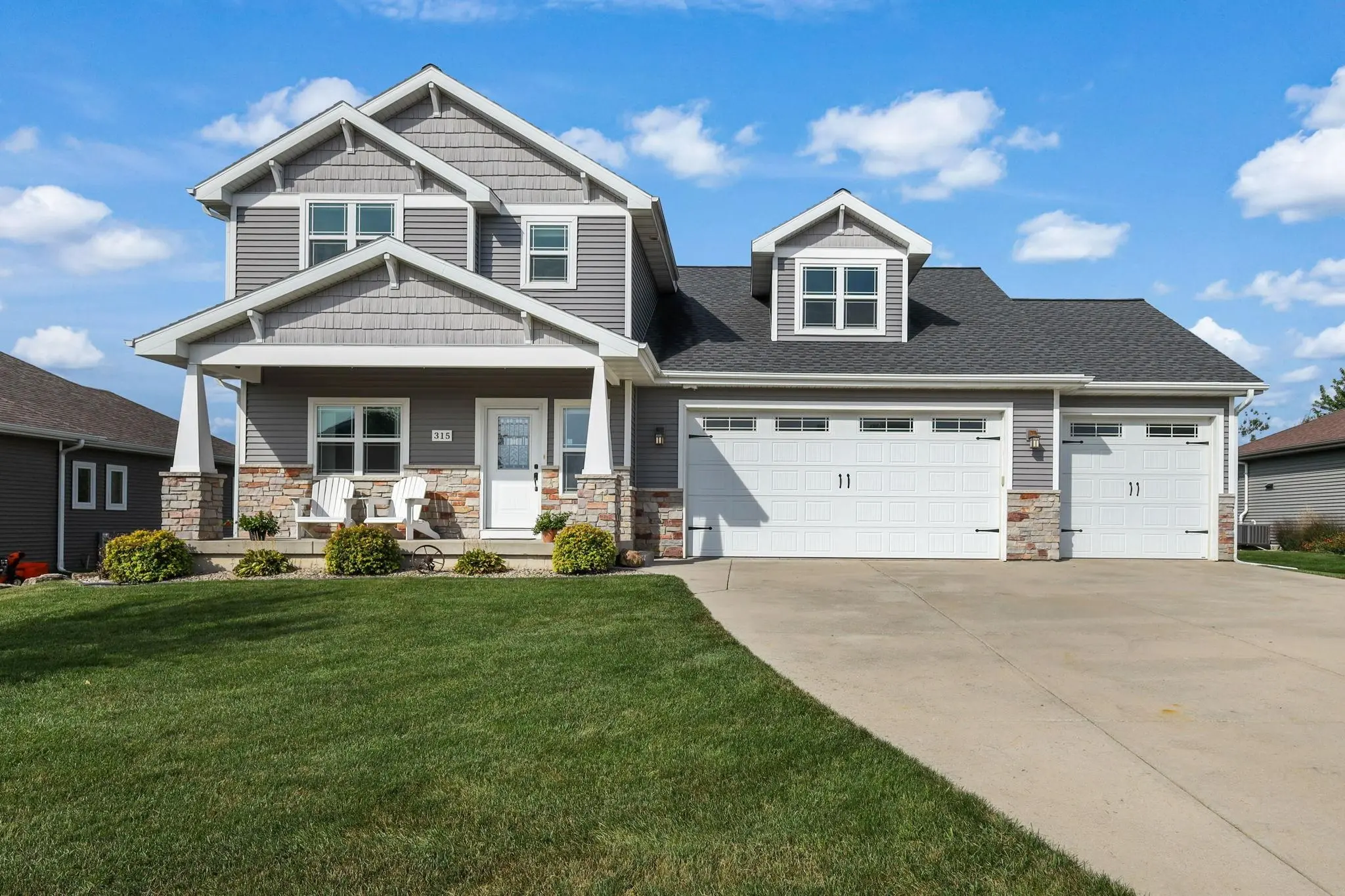 Photo of Listing #2010216