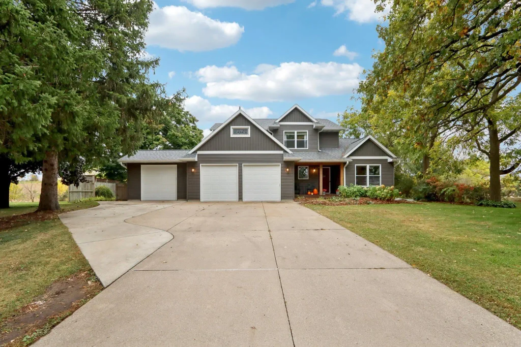 2445 Gaston Road, Cottage Grove