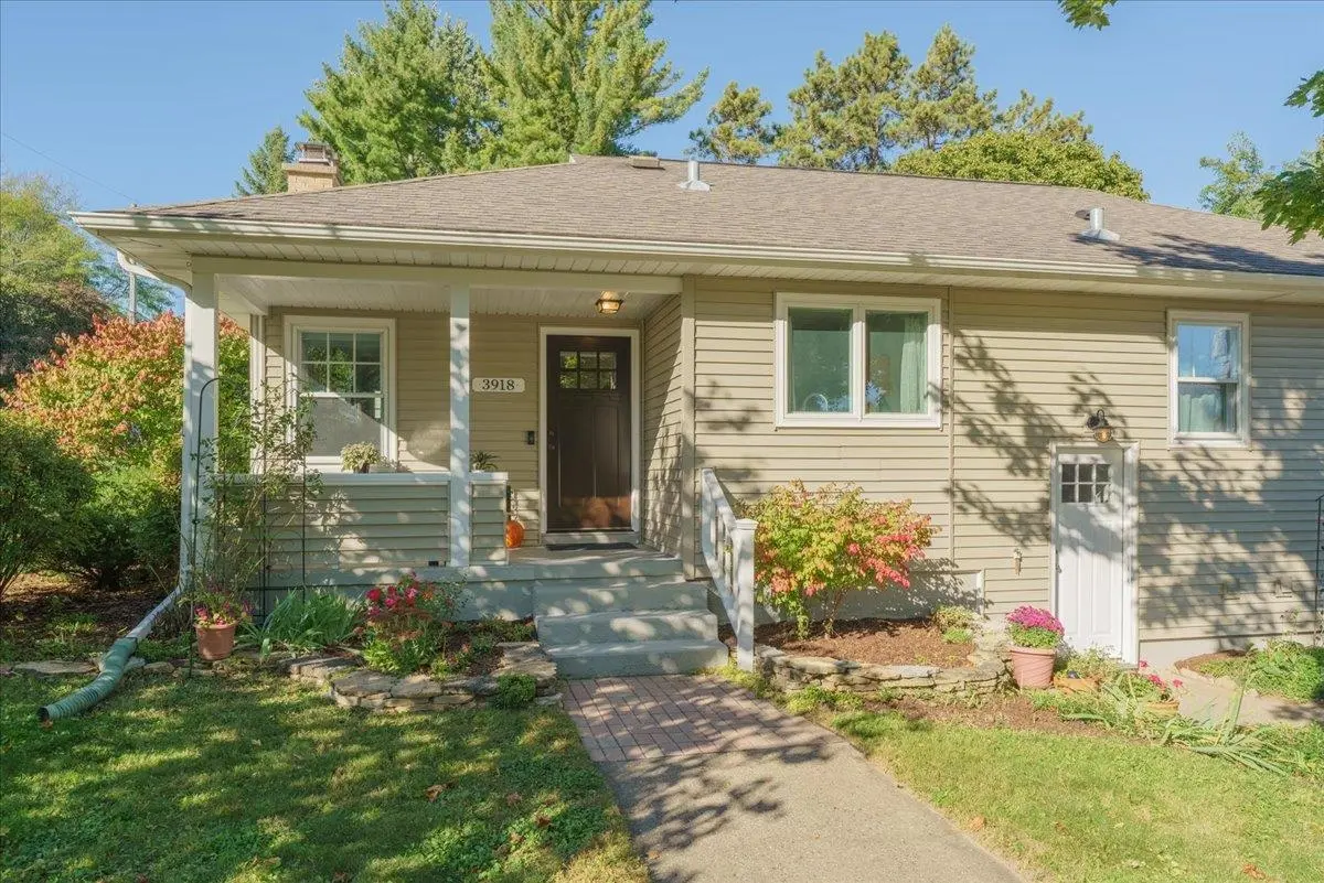 Photo of Listing #2010350