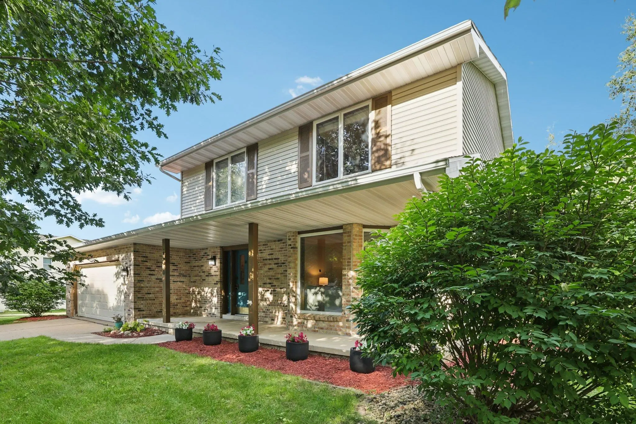 Photo of Listing #2010445