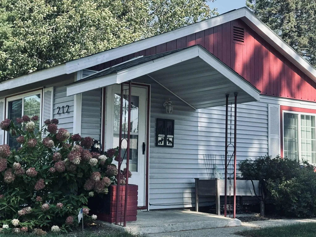 212 N Linden Street, Adams