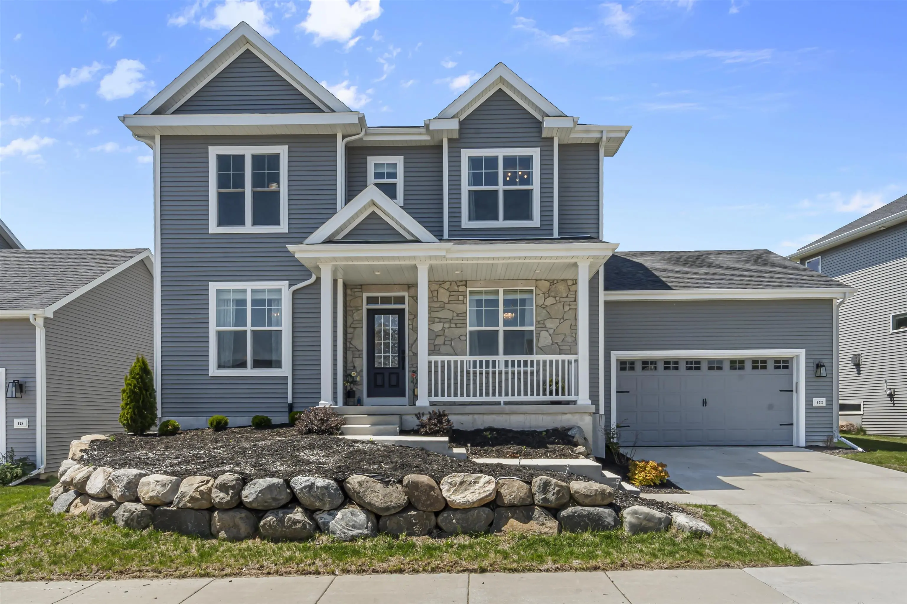 Photo of Listing #2010477