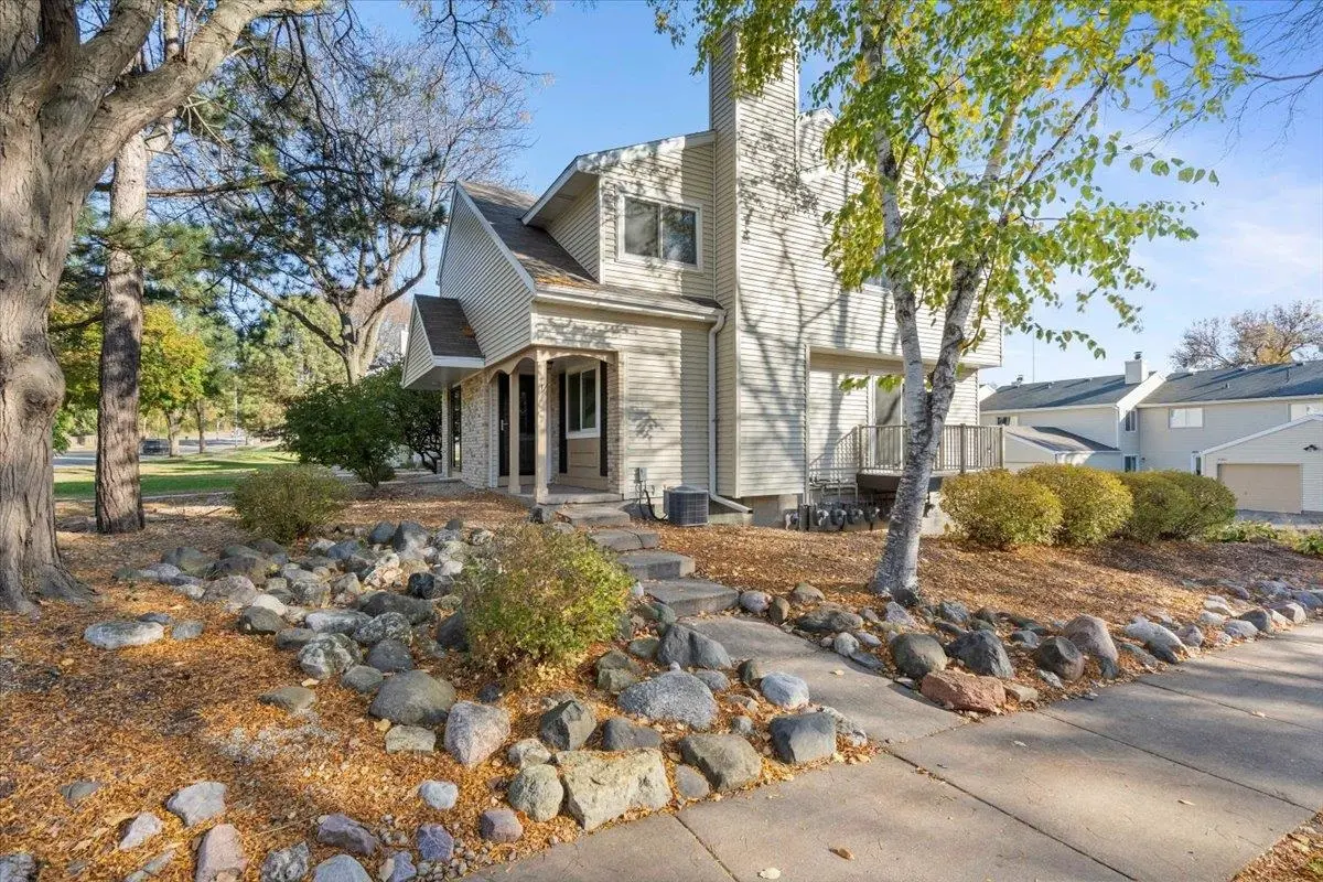 Photo of Listing #2010482