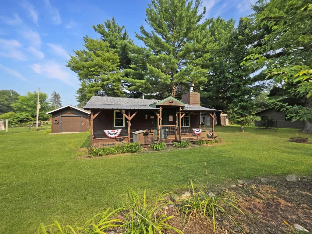 1904 W 19th Avenue, Strongs Prairie