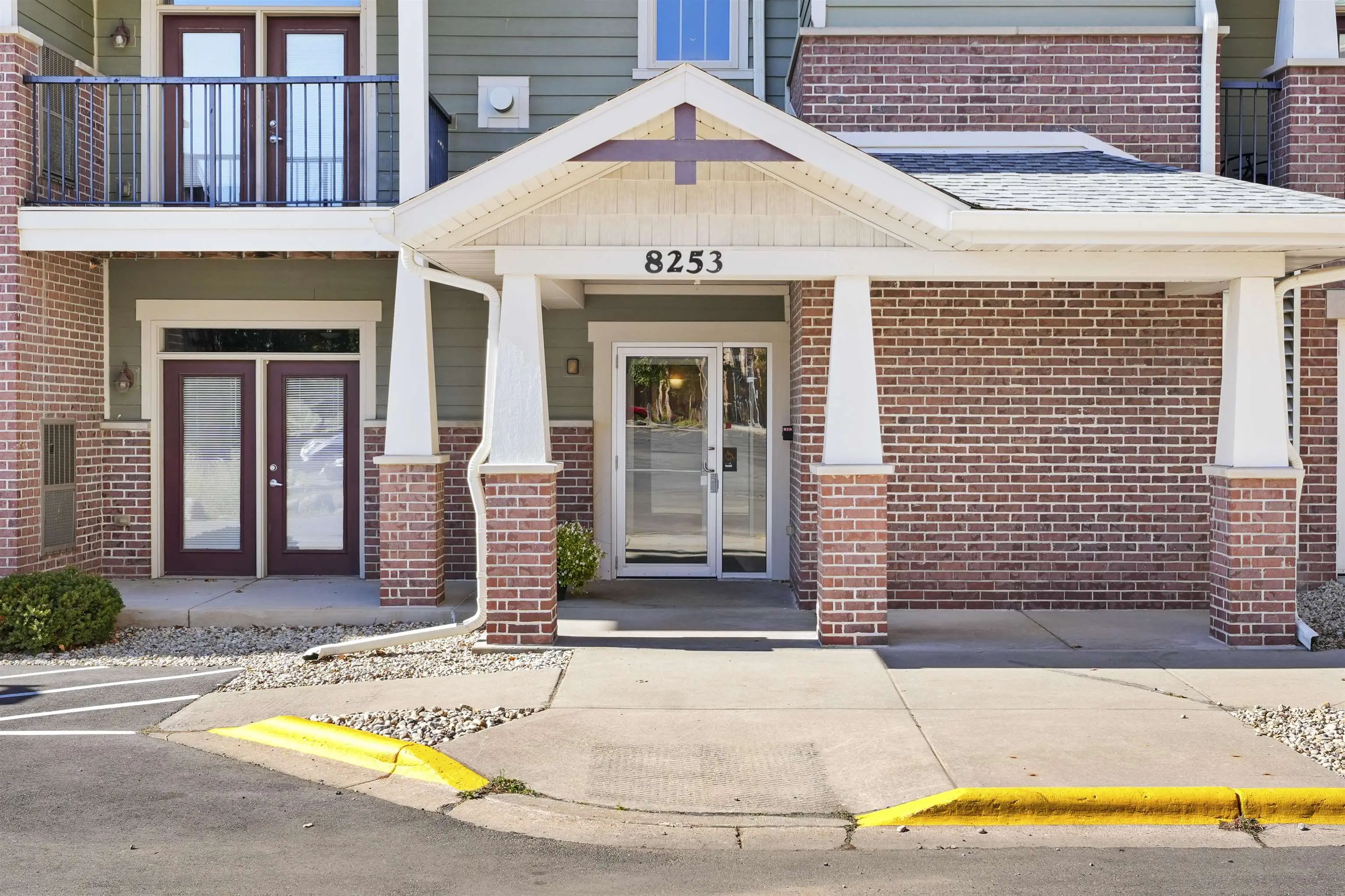 Photo of Listing #2010651