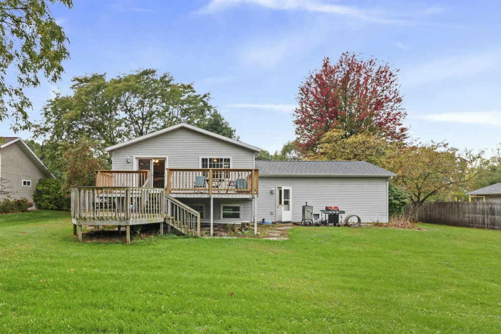 821 Dorothy Drive, Portage