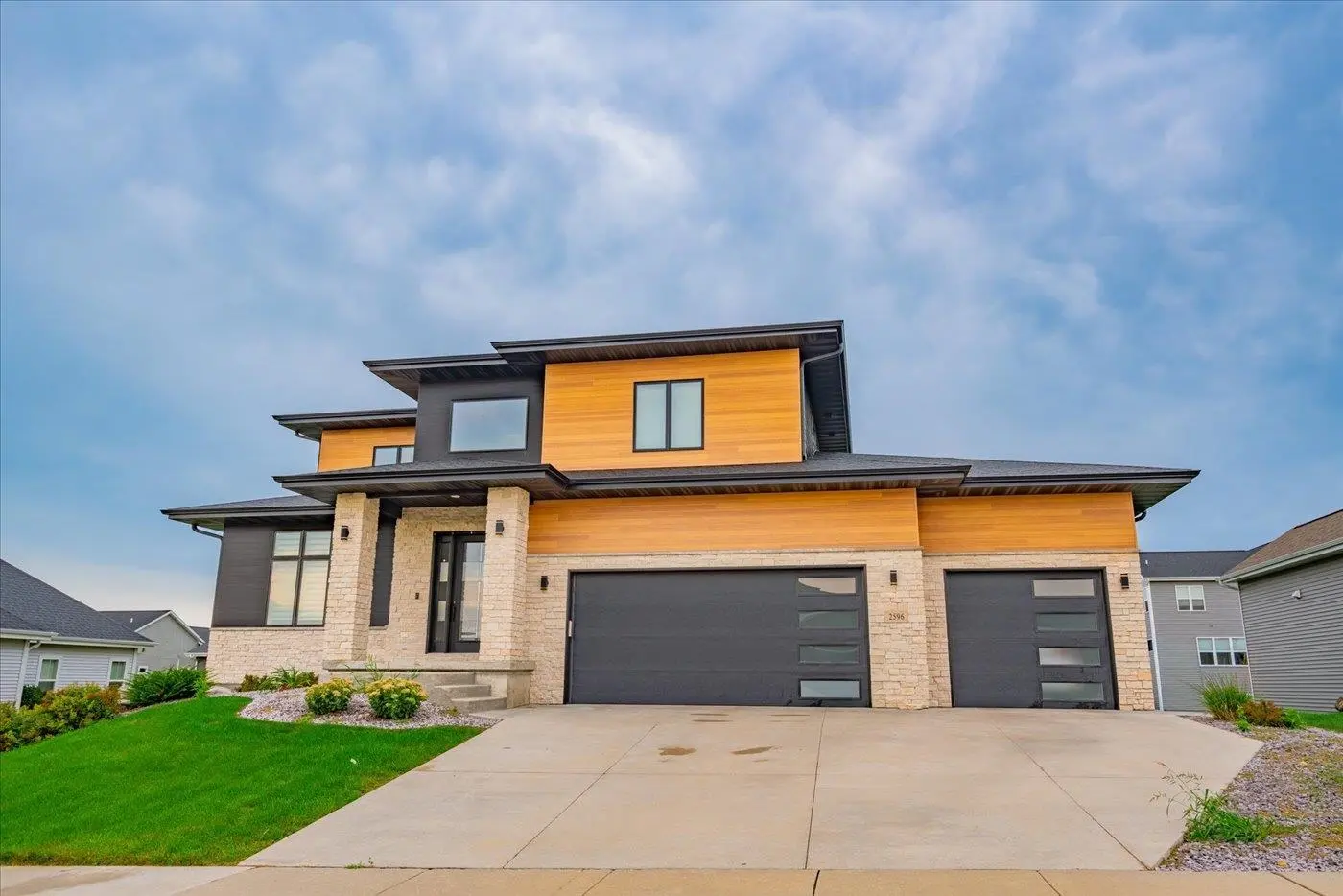 Photo of Listing #2010696