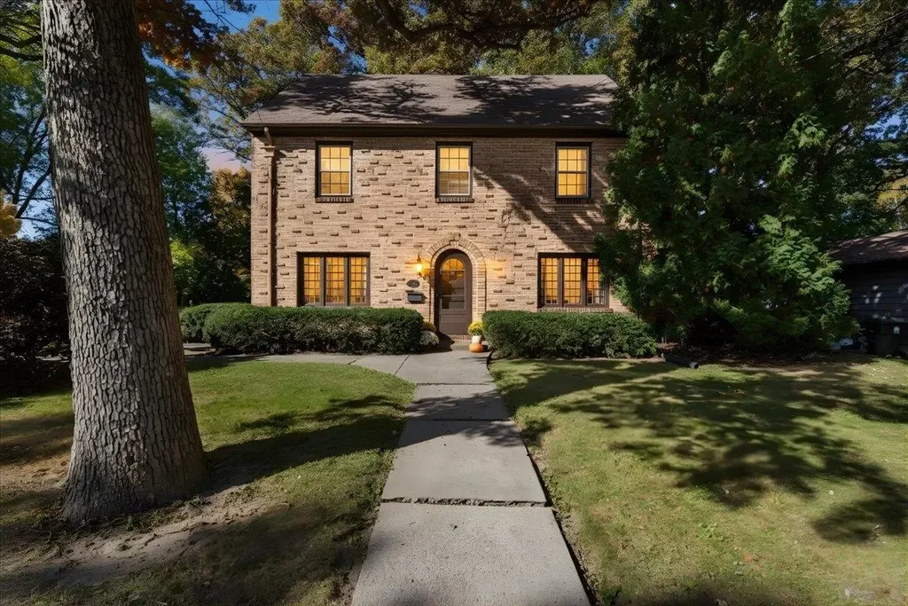 3918 Nakoma Road, Madison