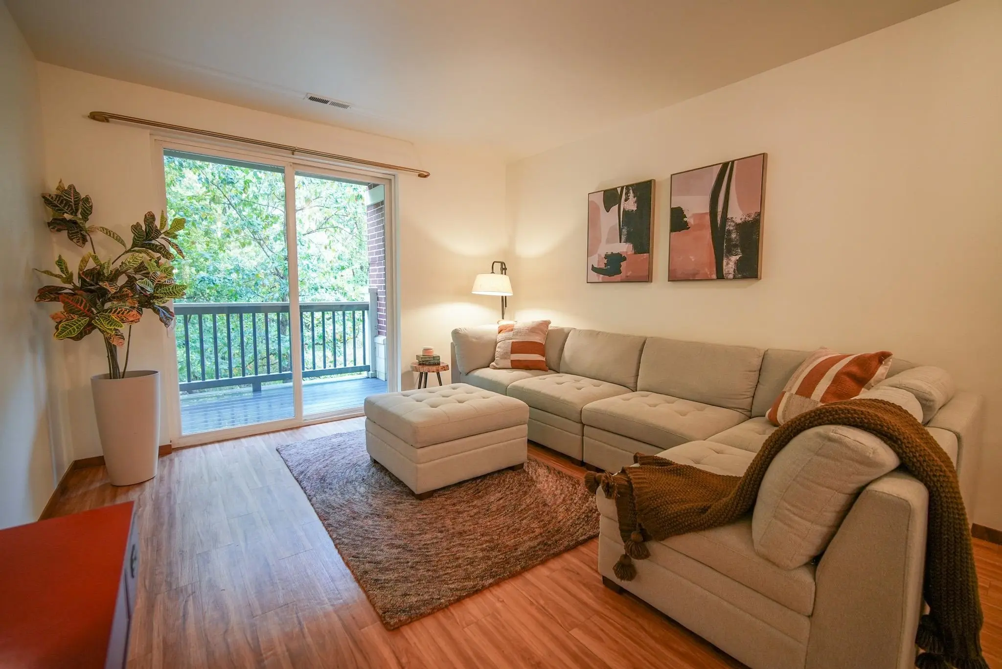 Photo of Listing #2010829